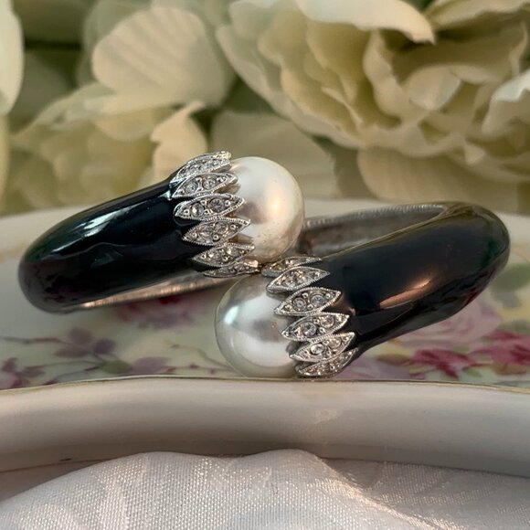 KLJ KENNETH JAY LANE FAUX PEARL RHINESTONE BRACELET - Picture 2 of 7